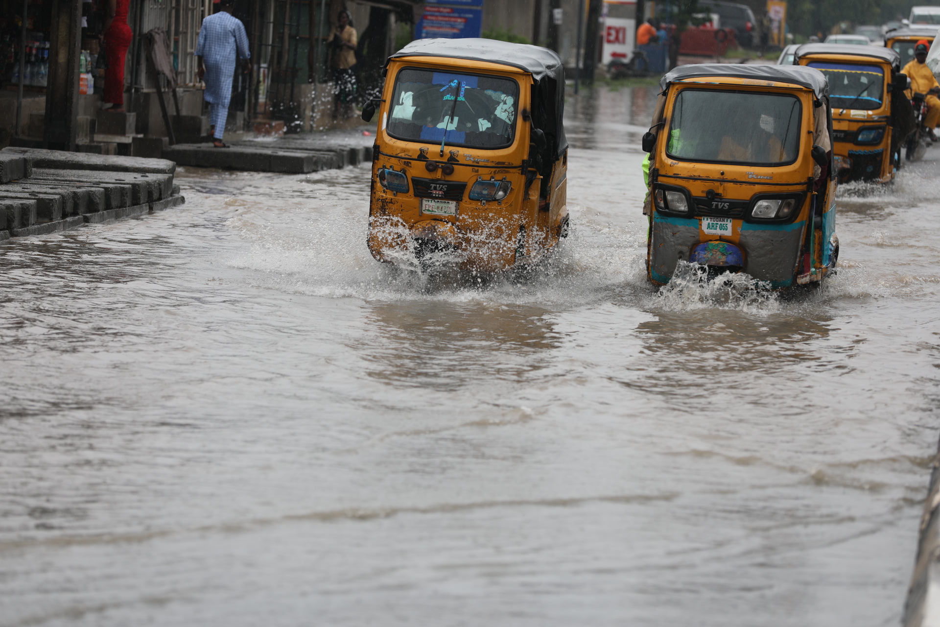 School Children, Commuters Stranded As Flood Submerges Enugu Road